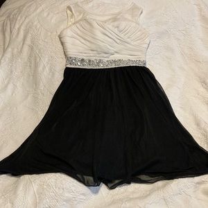 Size 8 black white dress